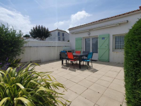 Maison ensoleillée avec piscine privée, proche plage et commerces - FR-1-476-198